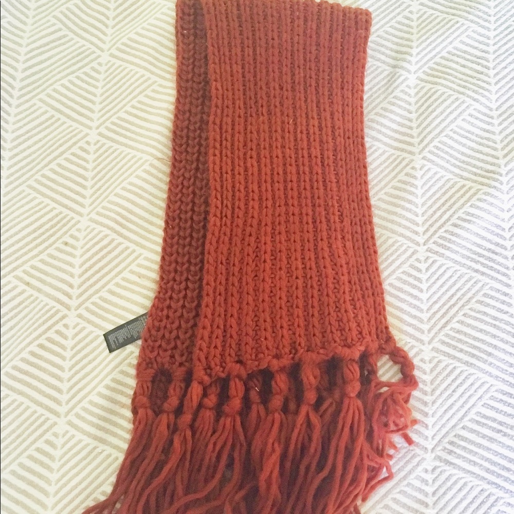 Gorgeous Forever 21 rust colored scarf